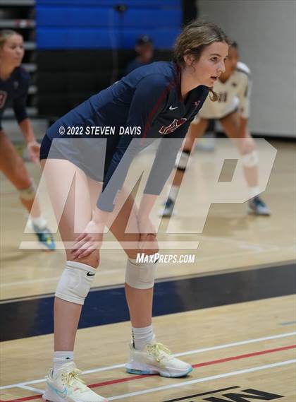 Thumbnail 1 in Perry vs Gilbert photogallery.