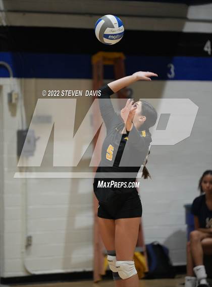 Thumbnail 3 in Perry vs Gilbert photogallery.