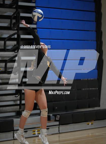 Thumbnail 1 in Perry vs Gilbert photogallery.