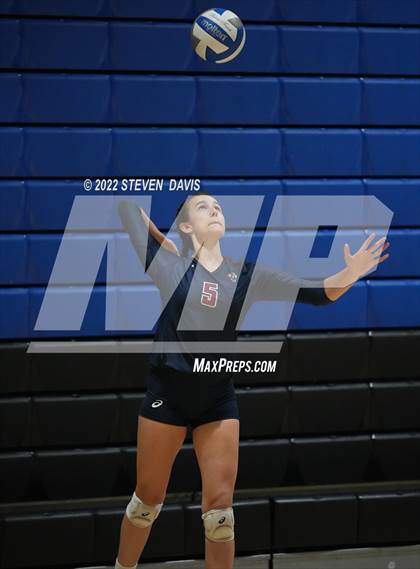 Thumbnail 3 in Perry vs Gilbert photogallery.