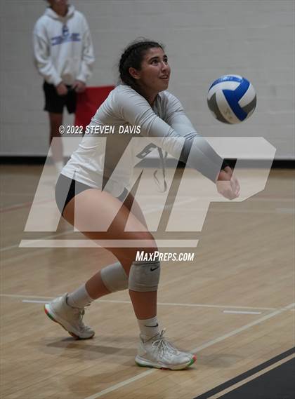 Thumbnail 2 in Perry vs Gilbert photogallery.