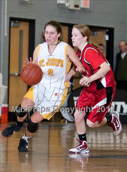 Thumbnail 2 in St. Joseph vs New Canaan (FCIAC Semifinals) photogallery.