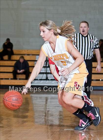 Thumbnail 3 in St. Joseph vs New Canaan (FCIAC Semifinals) photogallery.