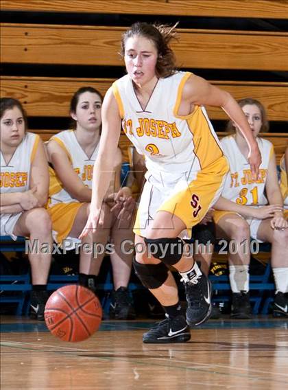 Thumbnail 2 in St. Joseph vs New Canaan (FCIAC Semifinals) photogallery.