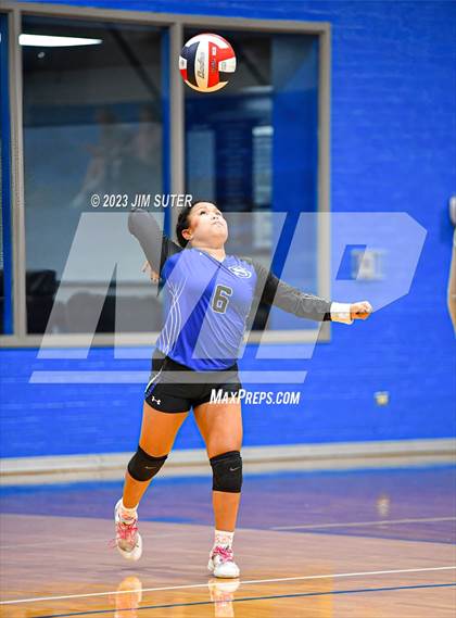 Thumbnail 3 in Snook vs Somerville photogallery.