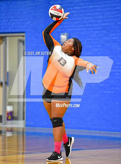 Thumbnail 3 in Snook vs Somerville photogallery.