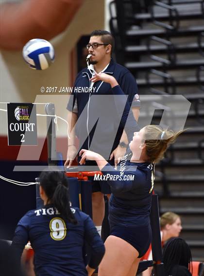Thumbnail 2 in Notre Dame vs. McQueen (Durango Fall Classic) photogallery.