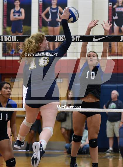 Thumbnail 2 in Notre Dame vs. McQueen (Durango Fall Classic) photogallery.