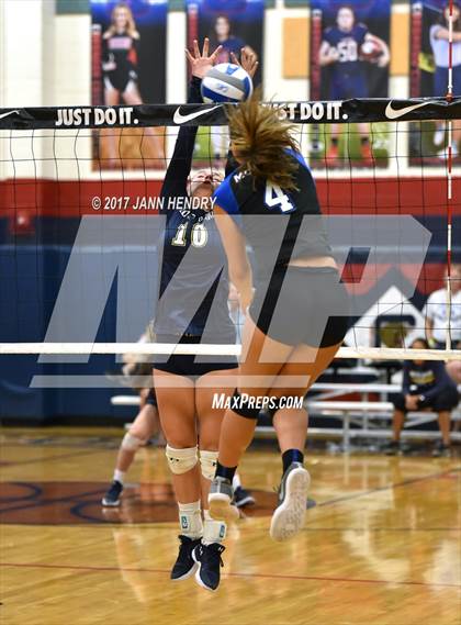 Thumbnail 2 in Notre Dame vs. McQueen (Durango Fall Classic) photogallery.