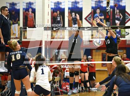 Thumbnail 1 in Notre Dame vs. McQueen (Durango Fall Classic) photogallery.