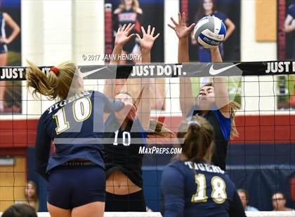 Thumbnail 3 in Notre Dame vs. McQueen (Durango Fall Classic) photogallery.
