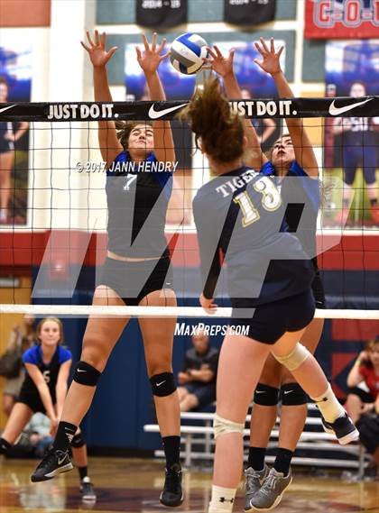 Thumbnail 2 in Notre Dame vs. McQueen (Durango Fall Classic) photogallery.