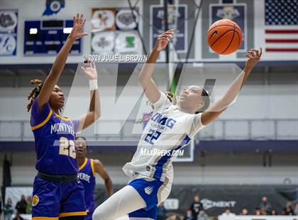 Thumbnail 2 in Montverde Academy vs. IMG Academy (Chipotle Nationals Championship Game) photogallery.