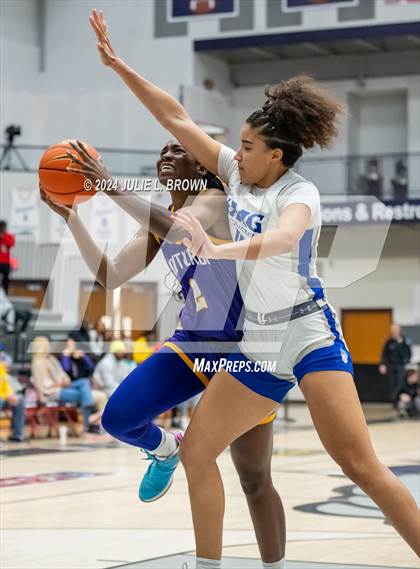 Thumbnail 2 in Montverde Academy vs. IMG Academy (Chipotle Nationals Championship Game) photogallery.