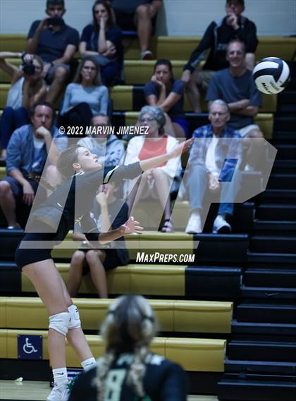 Thumbnail 3 in Royal vs. Oak Park photogallery.