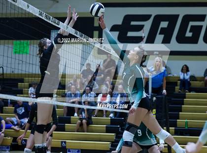 Thumbnail 2 in Royal vs. Oak Park photogallery.
