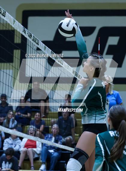 Thumbnail 3 in Royal vs. Oak Park photogallery.