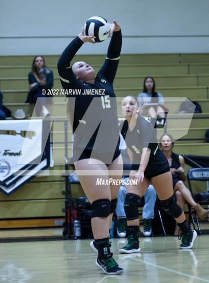 Thumbnail 1 in Royal vs. Oak Park photogallery.