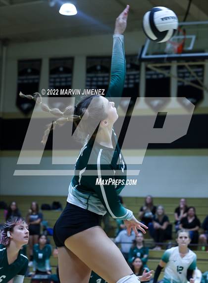 Thumbnail 3 in Royal vs. Oak Park photogallery.