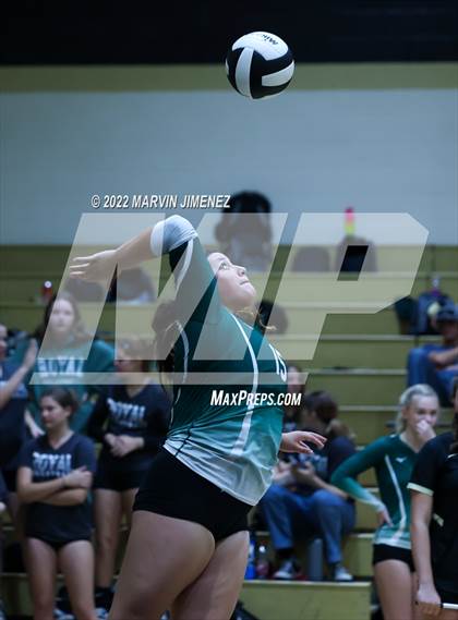 Thumbnail 3 in Royal vs. Oak Park photogallery.