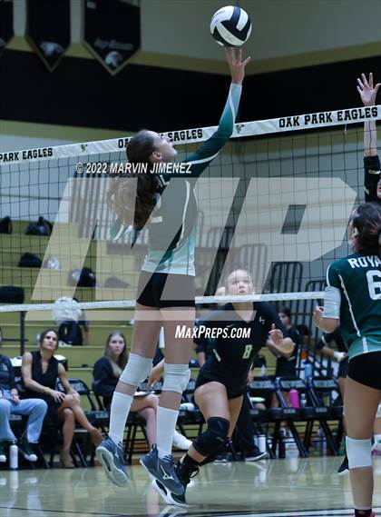 Thumbnail 2 in Royal vs. Oak Park photogallery.