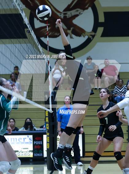 Thumbnail 2 in Royal vs. Oak Park photogallery.