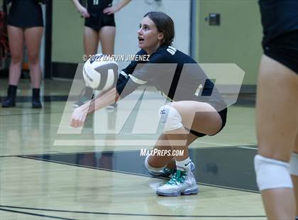 Thumbnail 3 in Royal vs. Oak Park photogallery.