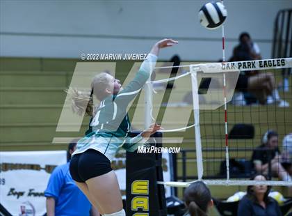 Thumbnail 1 in Royal vs. Oak Park photogallery.