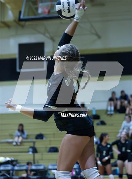 Thumbnail 1 in Royal vs. Oak Park photogallery.