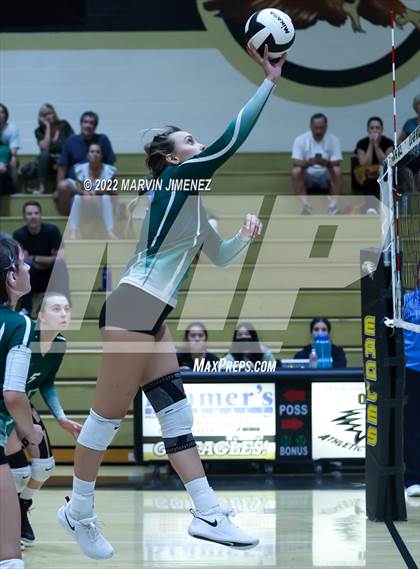 Thumbnail 3 in Royal vs. Oak Park photogallery.