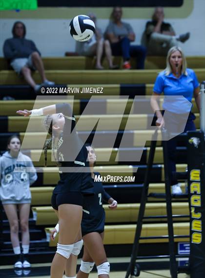 Thumbnail 1 in Royal vs. Oak Park photogallery.