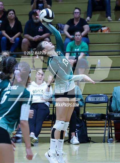 Thumbnail 2 in Royal vs. Oak Park photogallery.
