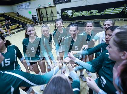 Thumbnail 2 in Royal vs. Oak Park photogallery.
