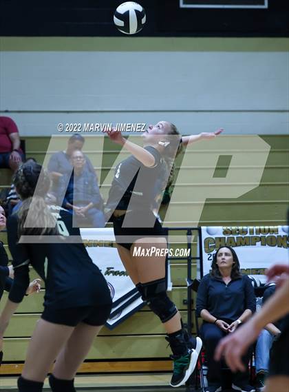 Thumbnail 1 in Royal vs. Oak Park photogallery.