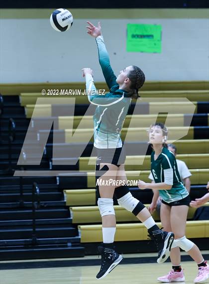 Thumbnail 3 in Royal vs. Oak Park photogallery.