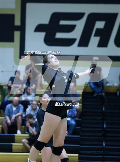 Thumbnail 2 in Royal vs. Oak Park photogallery.