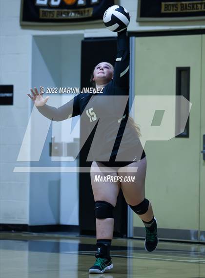 Thumbnail 2 in Royal vs. Oak Park photogallery.