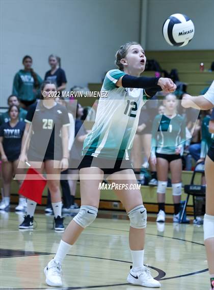 Thumbnail 3 in Royal vs. Oak Park photogallery.