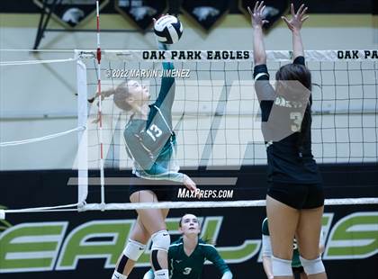 Thumbnail 2 in Royal vs. Oak Park photogallery.