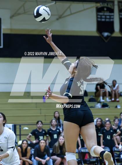 Thumbnail 3 in Royal vs. Oak Park photogallery.