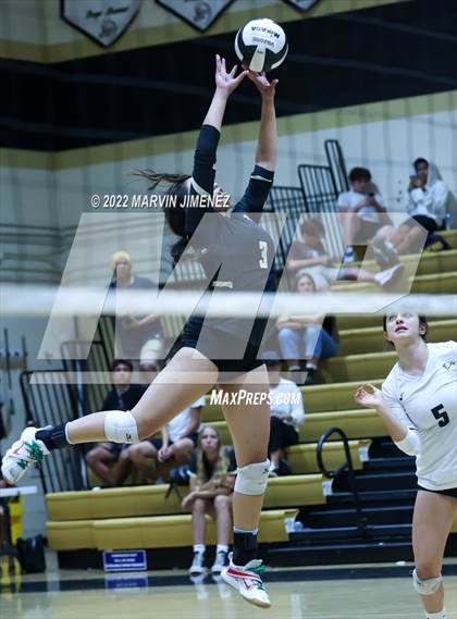Thumbnail 3 in Royal vs. Oak Park photogallery.