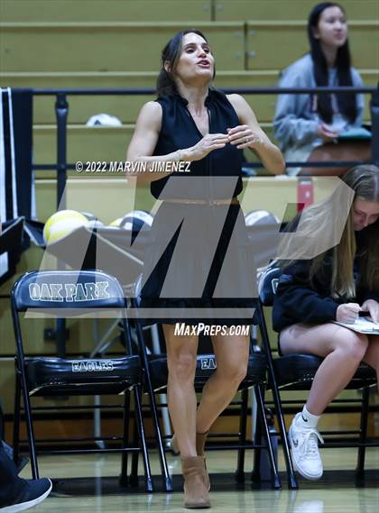Thumbnail 1 in Royal vs. Oak Park photogallery.