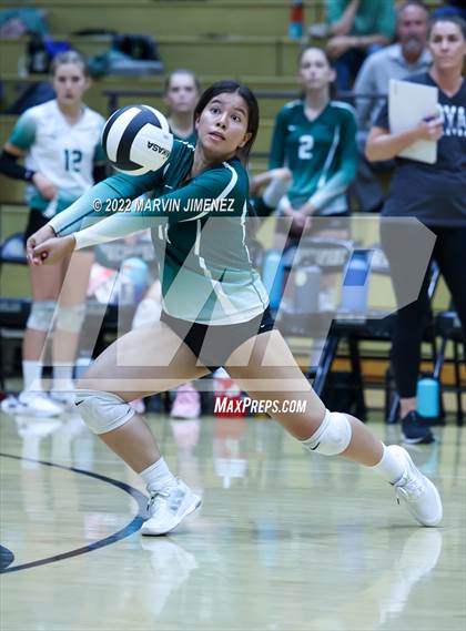 Thumbnail 2 in Royal vs. Oak Park photogallery.