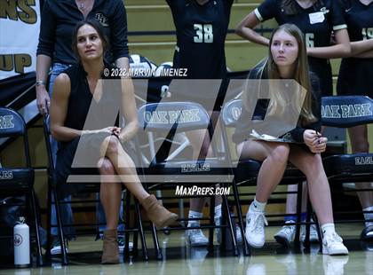 Thumbnail 3 in Royal vs. Oak Park photogallery.