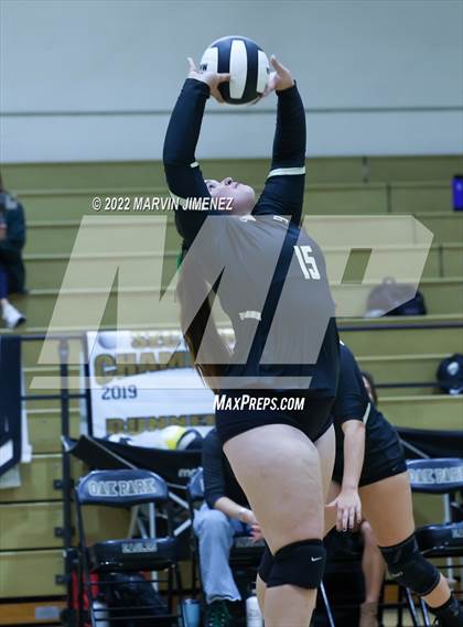 Thumbnail 2 in Royal vs. Oak Park photogallery.