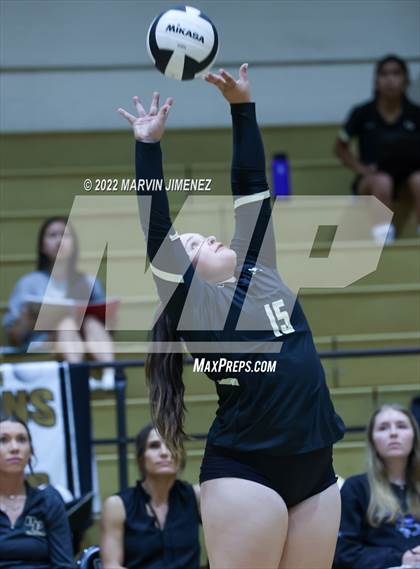Thumbnail 3 in Royal vs. Oak Park photogallery.