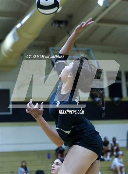 Thumbnail 2 in Royal vs. Oak Park photogallery.