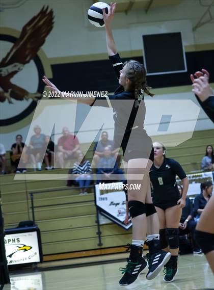 Thumbnail 3 in Royal vs. Oak Park photogallery.