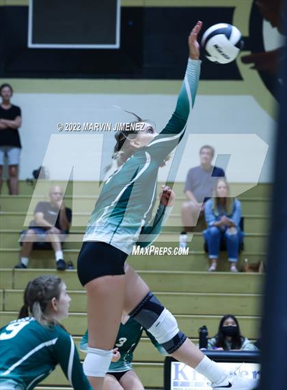 Thumbnail 2 in Royal vs. Oak Park photogallery.