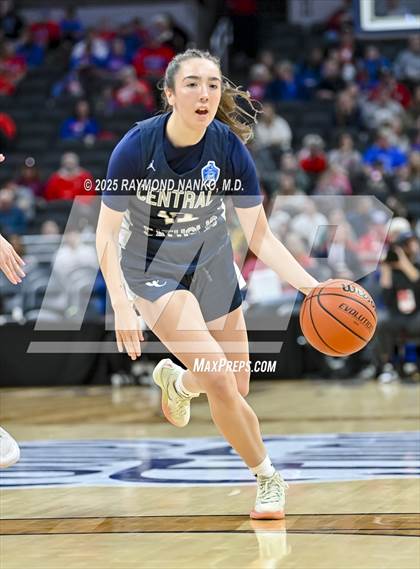 Thumbnail 2 in Borden vs. Lafayette Central Catholic photogallery.